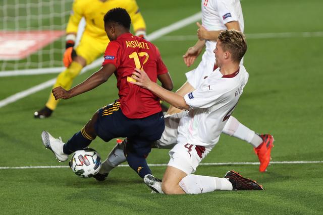 场均25分14篮板！杨文学蝉联NBL常规赛MVP